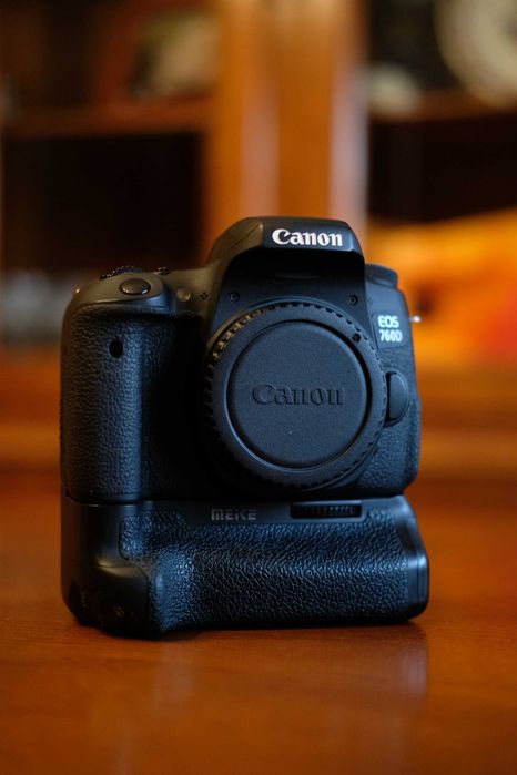 Canon EOS 760D + Punho de baterias + 2 Baterias Originais