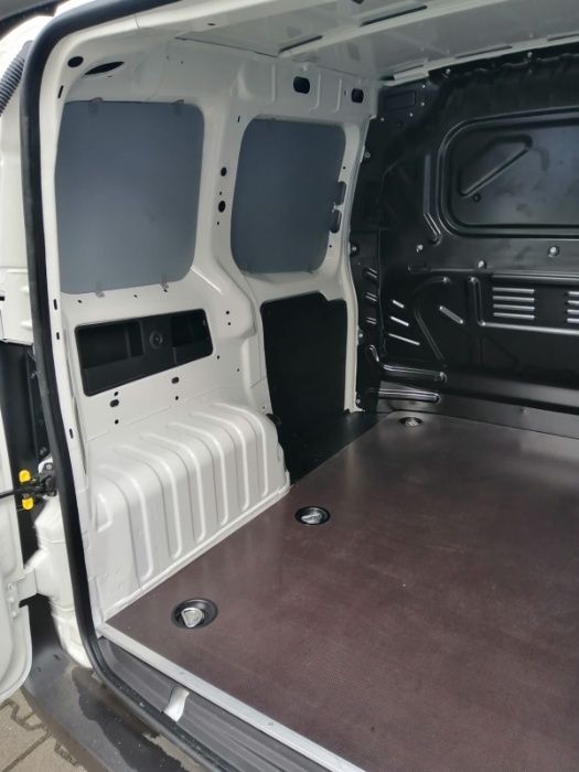 Zabudowa boków busa Fiat Fiorino