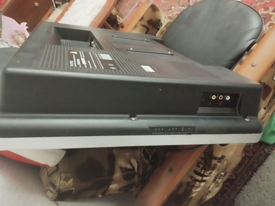 Продам телевизор на запчасти TCL