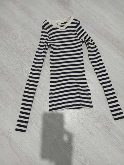 Лонслів в рубчик в темно сину полоску h&m xs