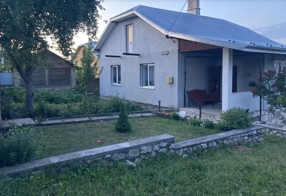 Продаж 2 пов.будинку зділянкою на 25 соток