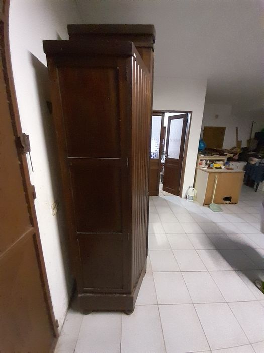 Armario antigo por restaurar