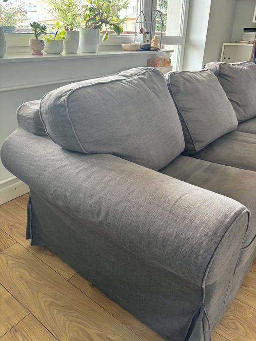 Kanapa rozkładana z funkcją spania EKTORP Ikea oraz podnóżek na pościel