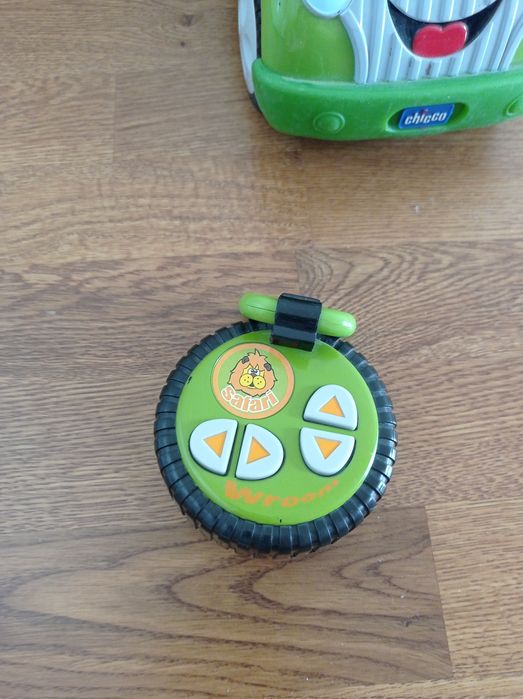 Іграшка на пульті chicco