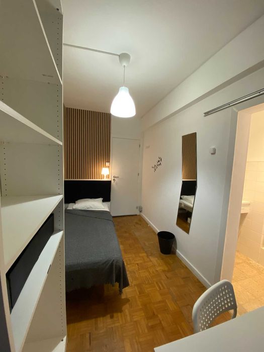 Quarto Individual c/ WC Privativo – Single Room with private bathroom