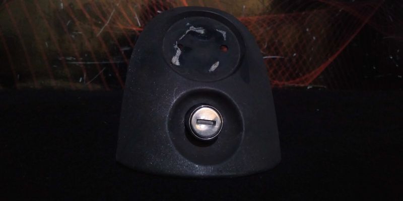 Fecho Da Mala Opel Corsa B (S93)