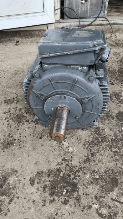 7,5 квт 728 об. Електродвигун 380. Электродвигатель