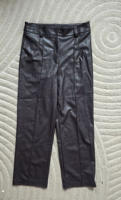 Skórzane burgundowe spodnie