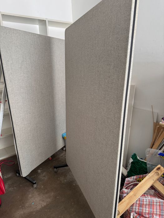 Biombo acustico recto com rodas