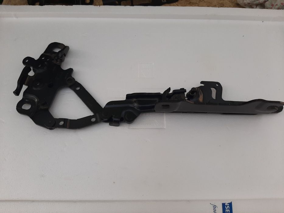 Петли капота Бмв F20. F25. F30.  BMW
