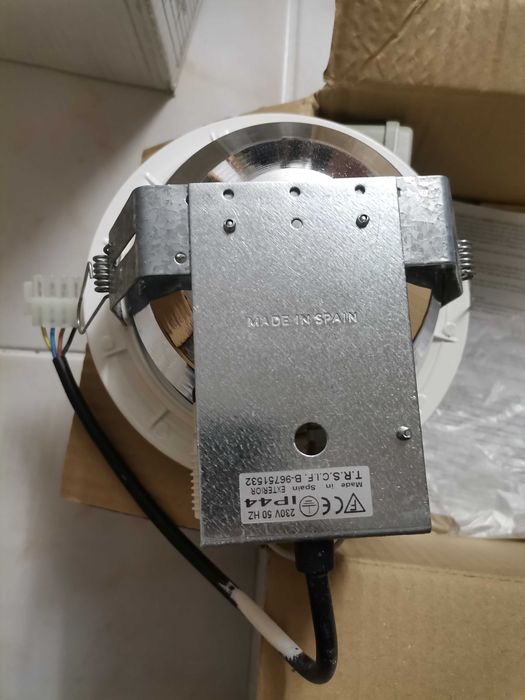 4 Aparelhos de Iluminação tipo Downlight de Encastrar 2x18watts