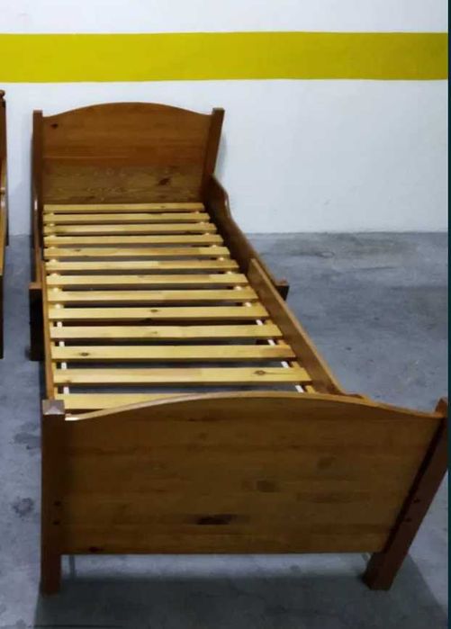 Cama Extensívei em Pinho com Estrado De Madeira e Colchão Lusocolchão