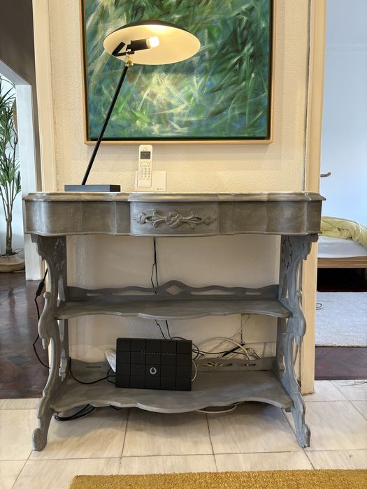 Consola de madeira pintada