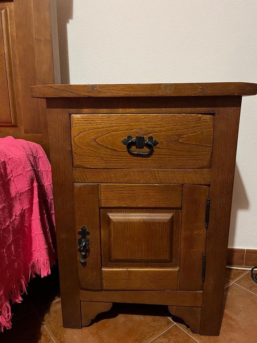 Cama de casal + colchão + 2 mesas cabeceira