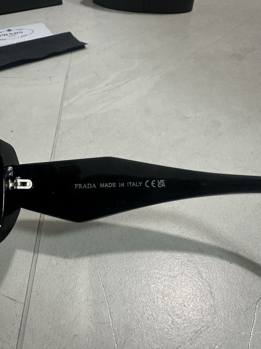 Okulary czarne przeciwslonecze prada