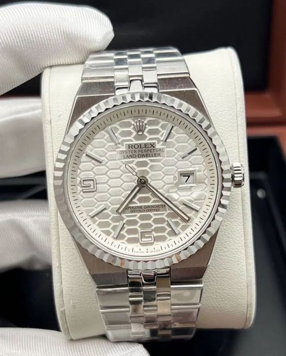 Часы Rolex Oyster Perpetual Land-Dweller белый