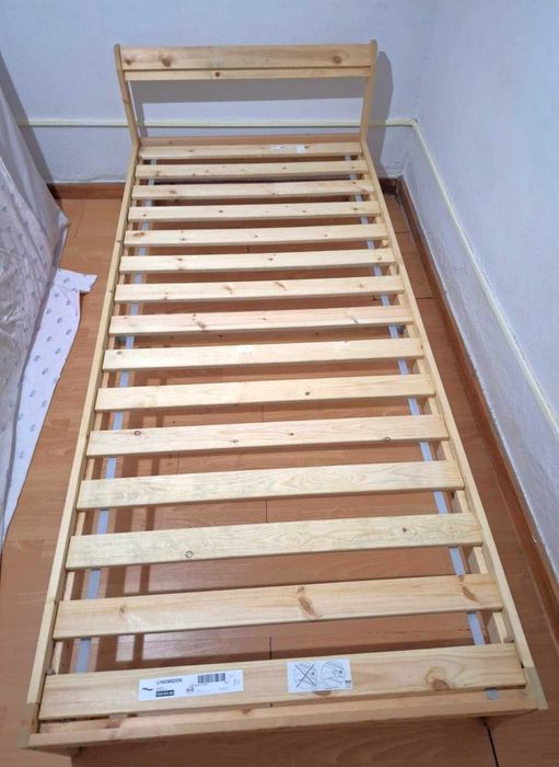 estrutura de cama, pinho 90x200 + estrado de ripas, pinho