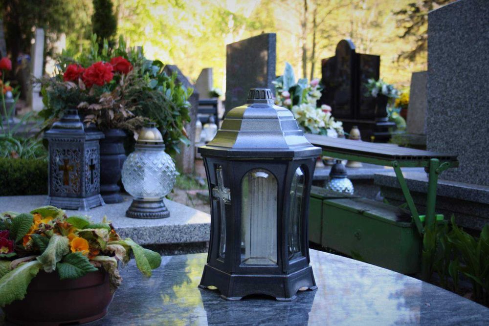 Opieka nad grobami, sprzątanie grobów