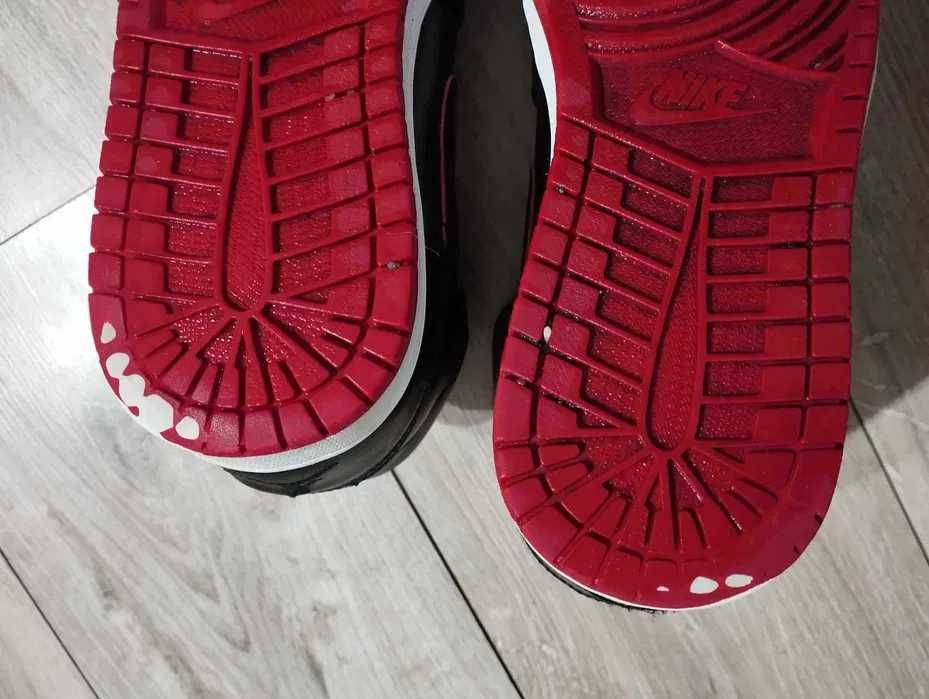 Jordan 1 Retro Mid Black Red White size 44,5