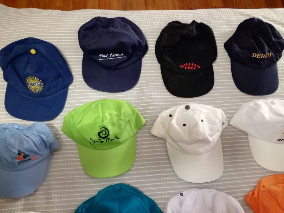 Bonés novos e usados, a partir de