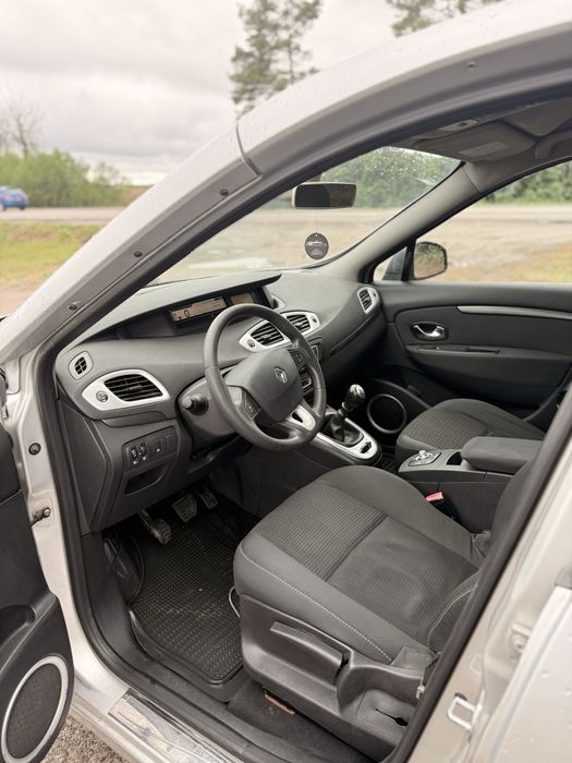 Продам Renault Scenic 2010