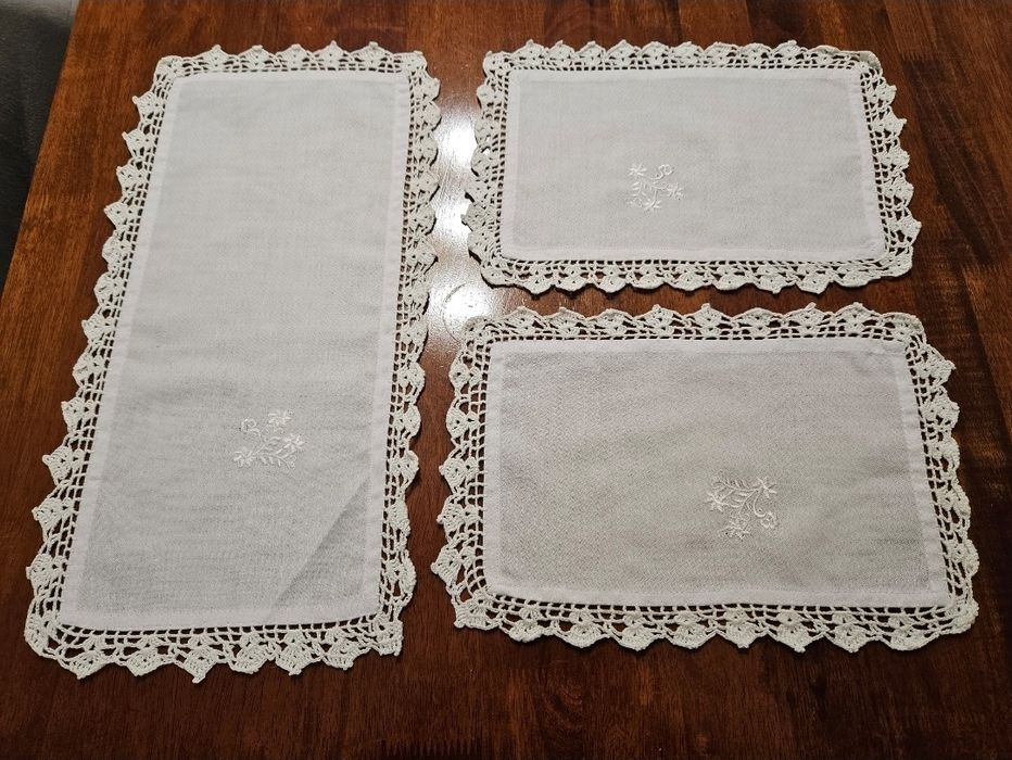 Panos brancos com renda feita à mão (novos)