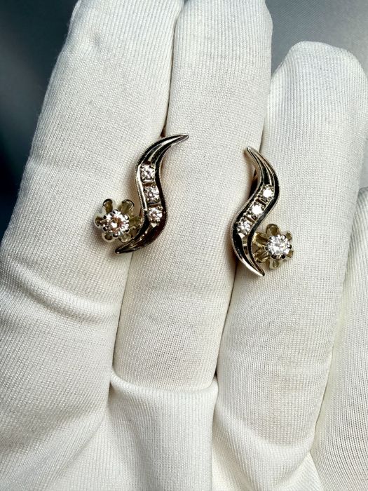 Золоті сережки з діамантами