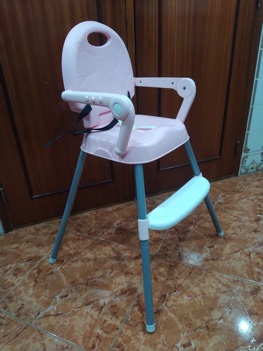 Cadeira de refeição para bebé comer à mesa criança casa quarto.