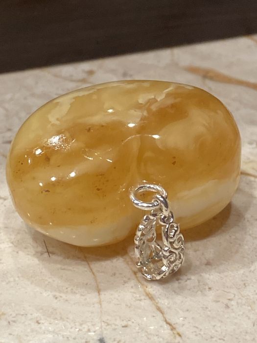 Bursztyn bałtycki wisior , serce