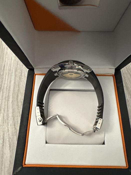 часы Ulysse Nardin Executive Dual Time