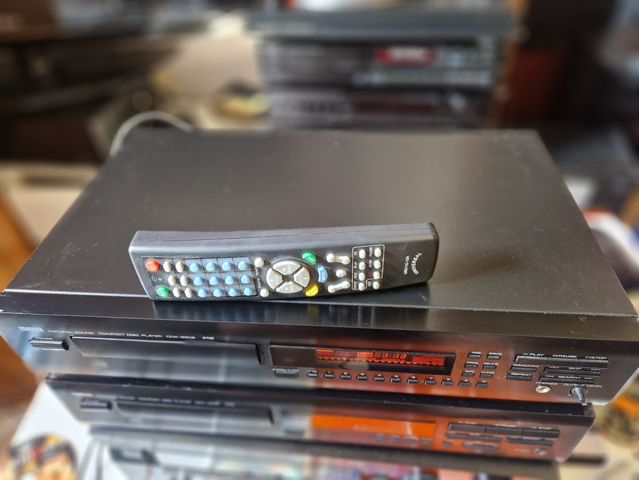 Odtwarzacz CD Yamaha CDX 560 z pilotem