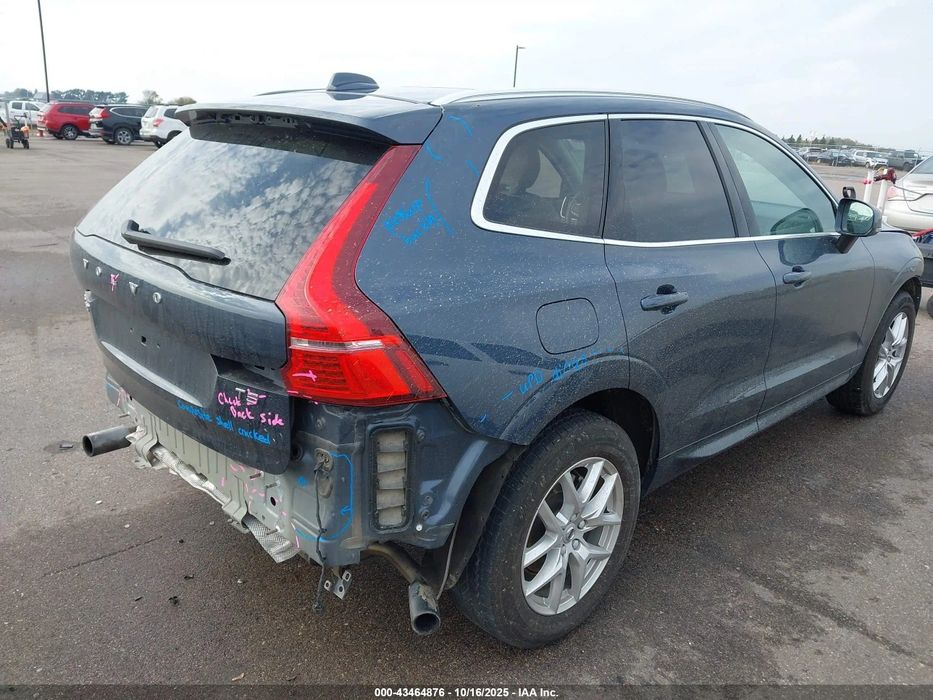 VOLVO XC60 T5 Momentum 2021