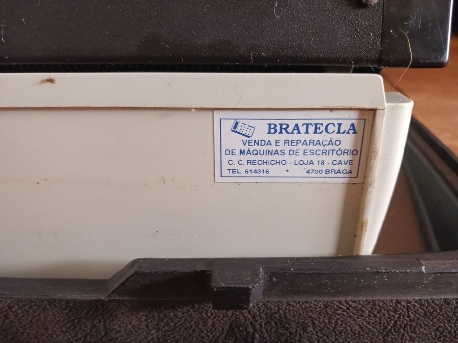 Máquina de escrever antiga automática64752261431937124