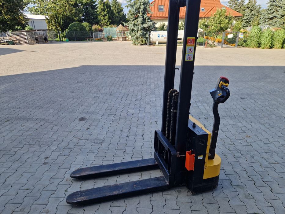 Paleciak widłowy elektryczny z windą Tor WS15S-ei