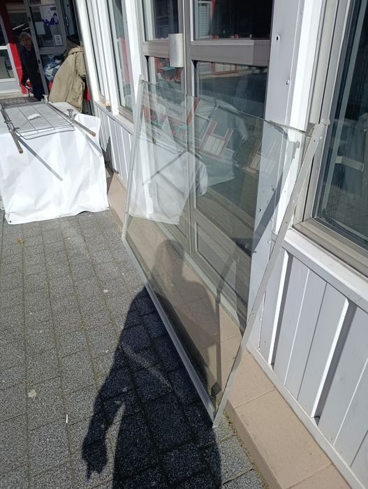 Szyba hartowaną 152cm 108cm