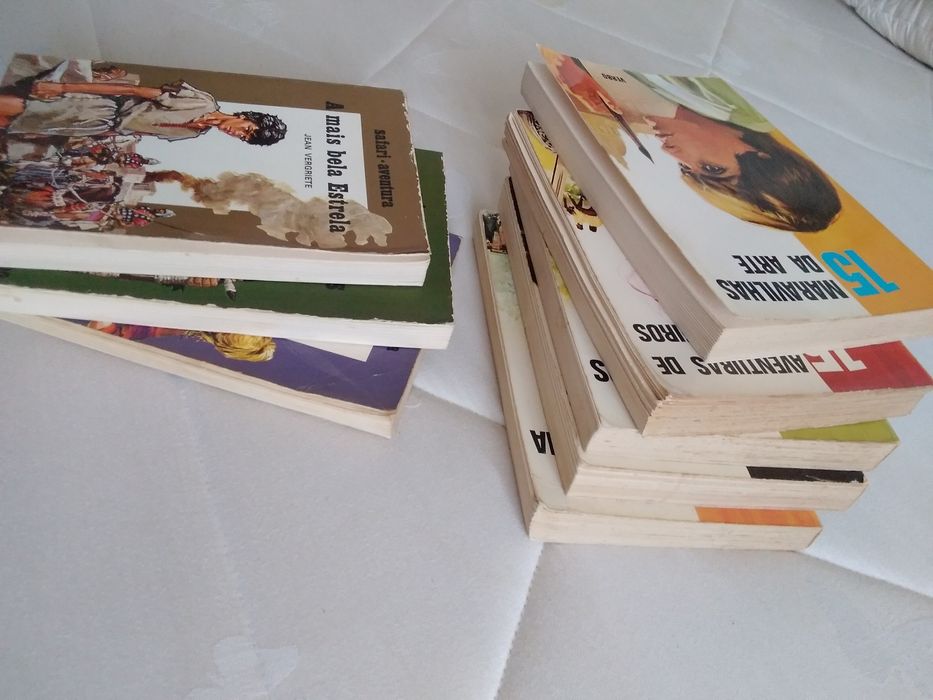 Alguns livros da coleção Série 15 Verbo ou Safari - Aventura