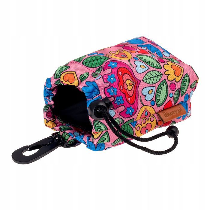 materiałowa saszetka na smakołyki smaki dla psa w serduszka