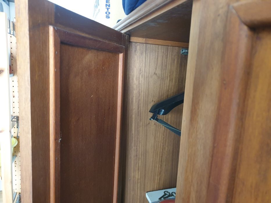 Roupeiro móvel guarda fatos em madeira