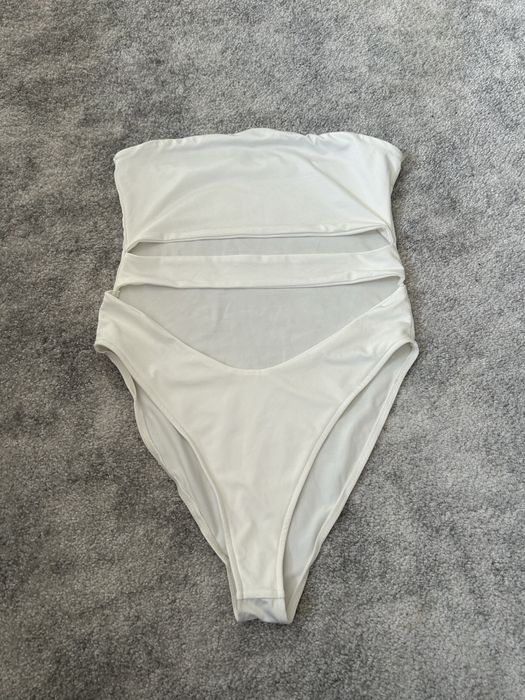Białe body pull& bear M