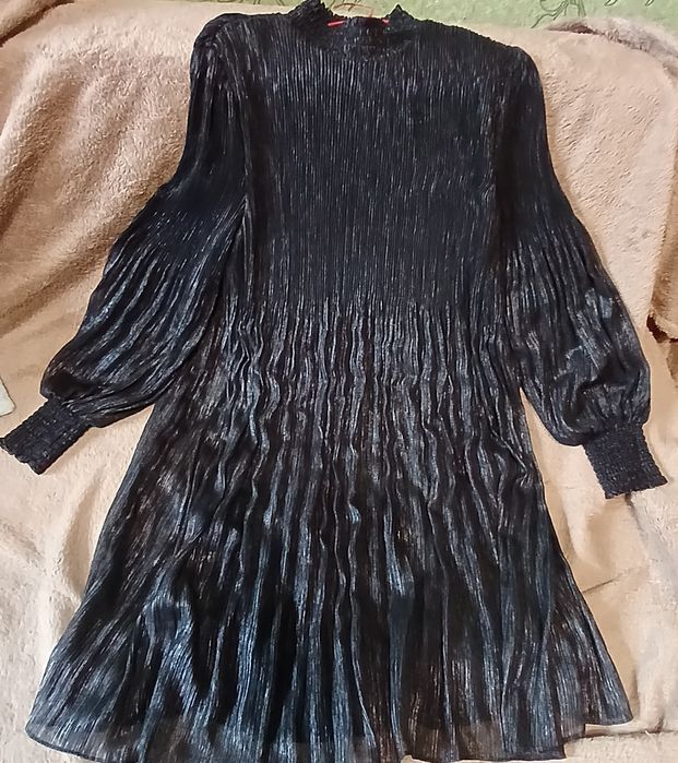 Сукня святкова ідеальний стан..брендова