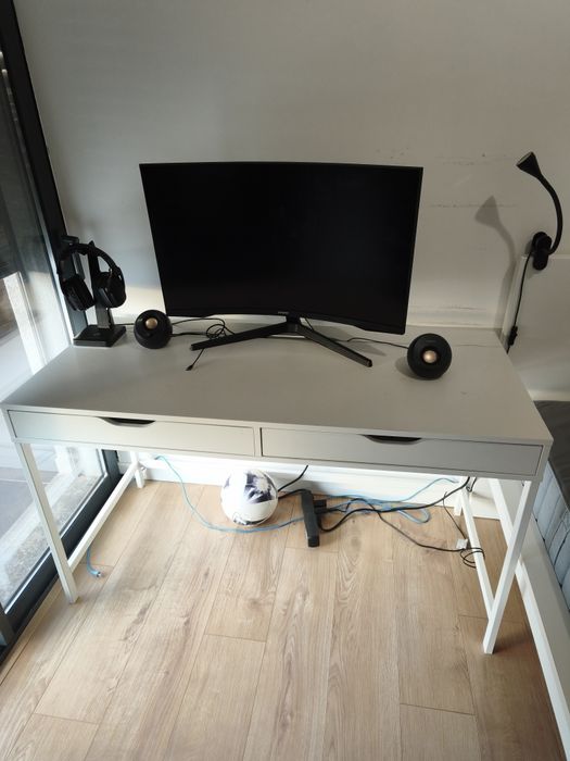 Secretaria IKEA 1.42x 0.50 , para.uso residencial ou comercial em perfeito estado. Pouco uso.
