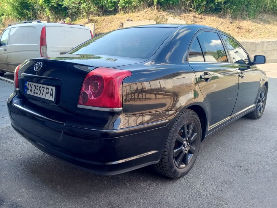 Продам Авенсис 2004год.