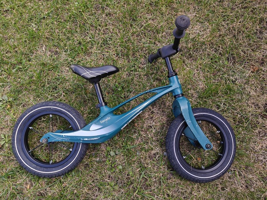 Продам беговел  Lionelo