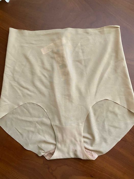 Утягуючі трусики бренду Intimissimi