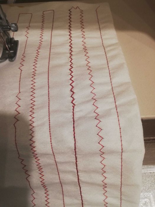 Sprzedam bardzo ładną walizkową maszynę do szycia Łucznik 451