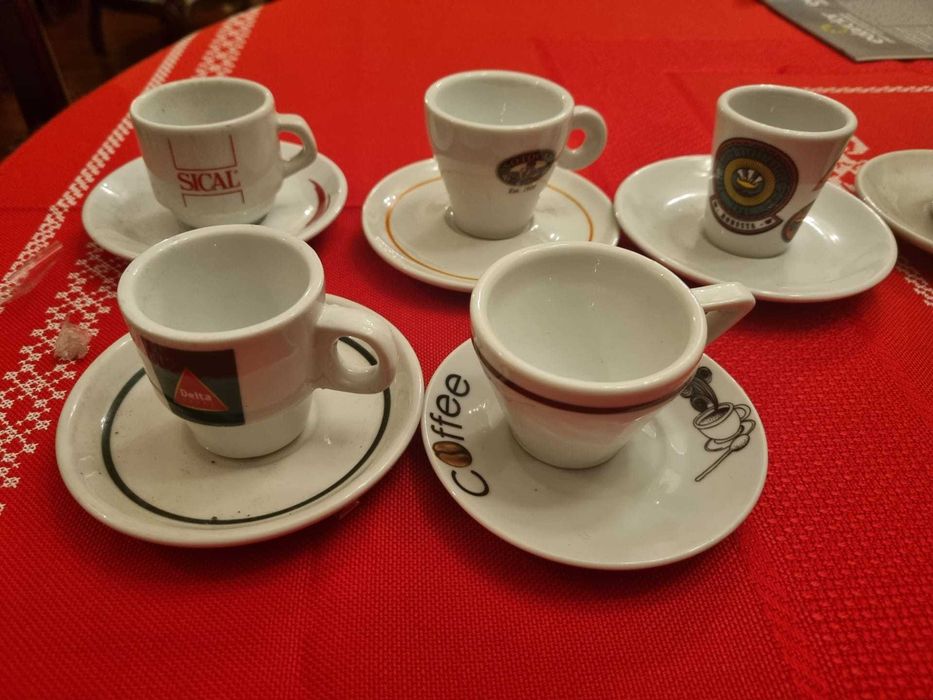 Pratos de  Doce Porcelana Inglesa / Chávenas Café Publicidade  e Natal