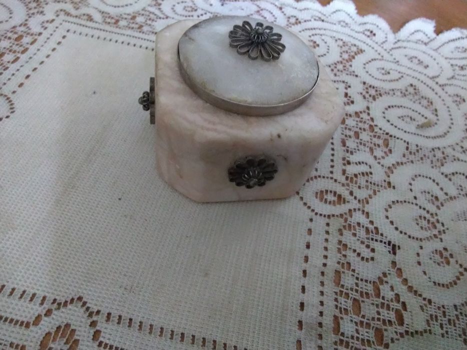 Продам малахитовую шкатулку