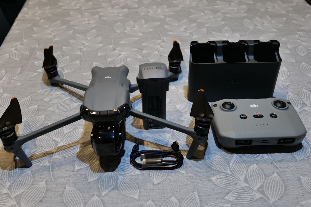 Dron DJI  air 3 duży zestaw