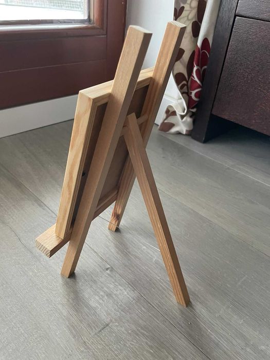 Drewniana ramka ze stelażem