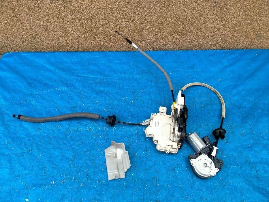 Audi Q7 4M Zamek Z Dociagiem Drzwi Przód Przedni Prawy 4M1837016E